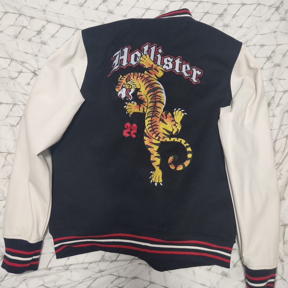 Hollister Tiger Bomber Medium navy and cream jacket